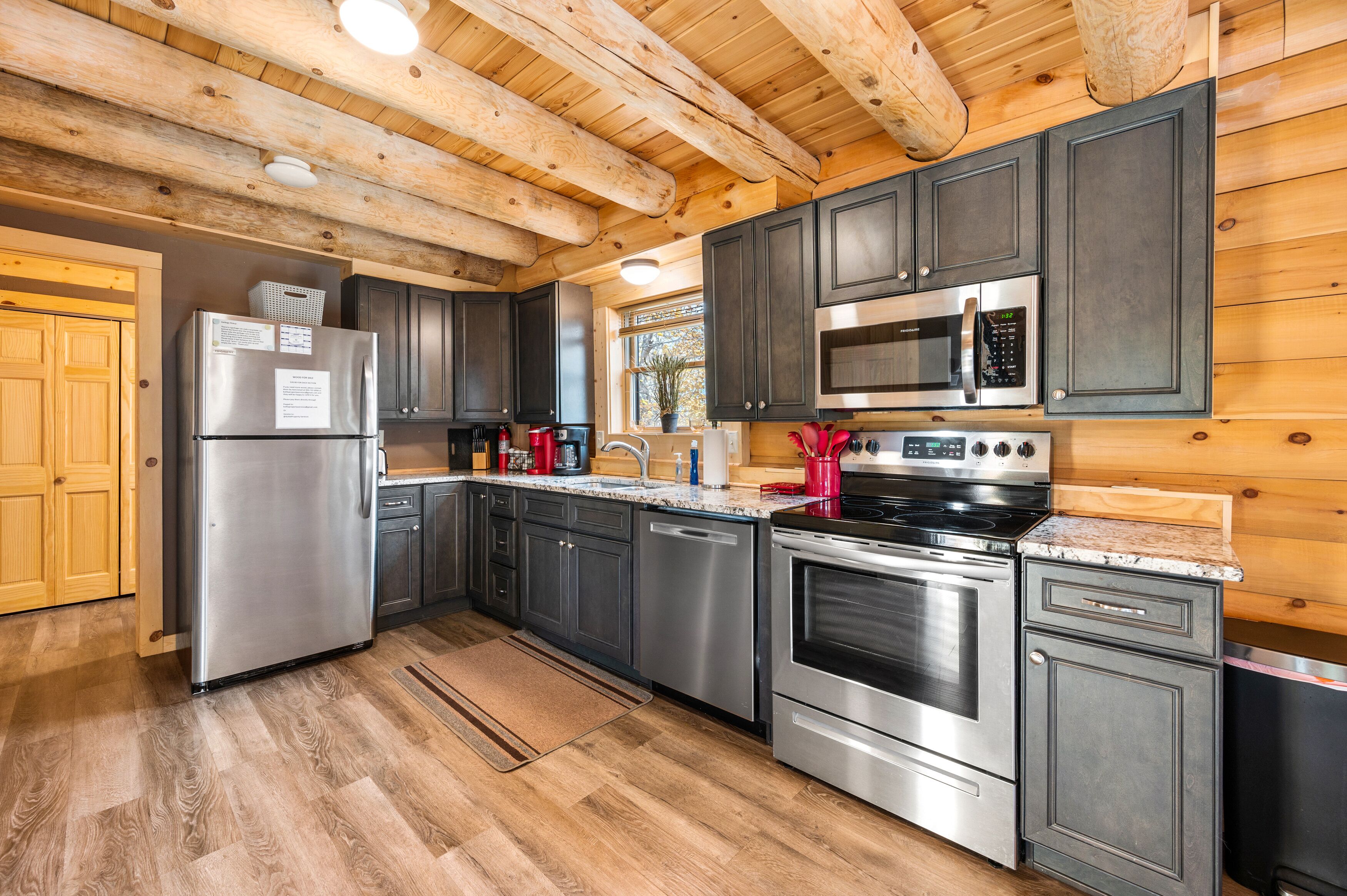 3 bed 2 bath log cabin w/ firepit in Sister Bay, WI