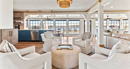 Lakefront Luxury Newly Renovated-Firepit, HotTub, Featured in Southern Living
