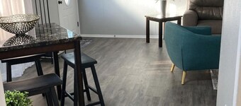 Quiet and Cozy Cottage -10 minutes from the beach!