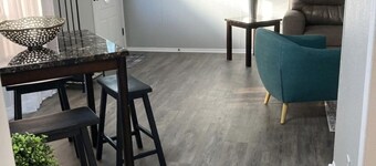 Quiet and Cozy Cottage -10 minutes from the beach!