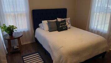 2 dormitorios, caja fuerte, tabla de planchar con plancha