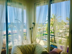Interior - Stunning endlessly panoramiques Méditerranée sea views! Beachfront! Waterfront! (Nice)