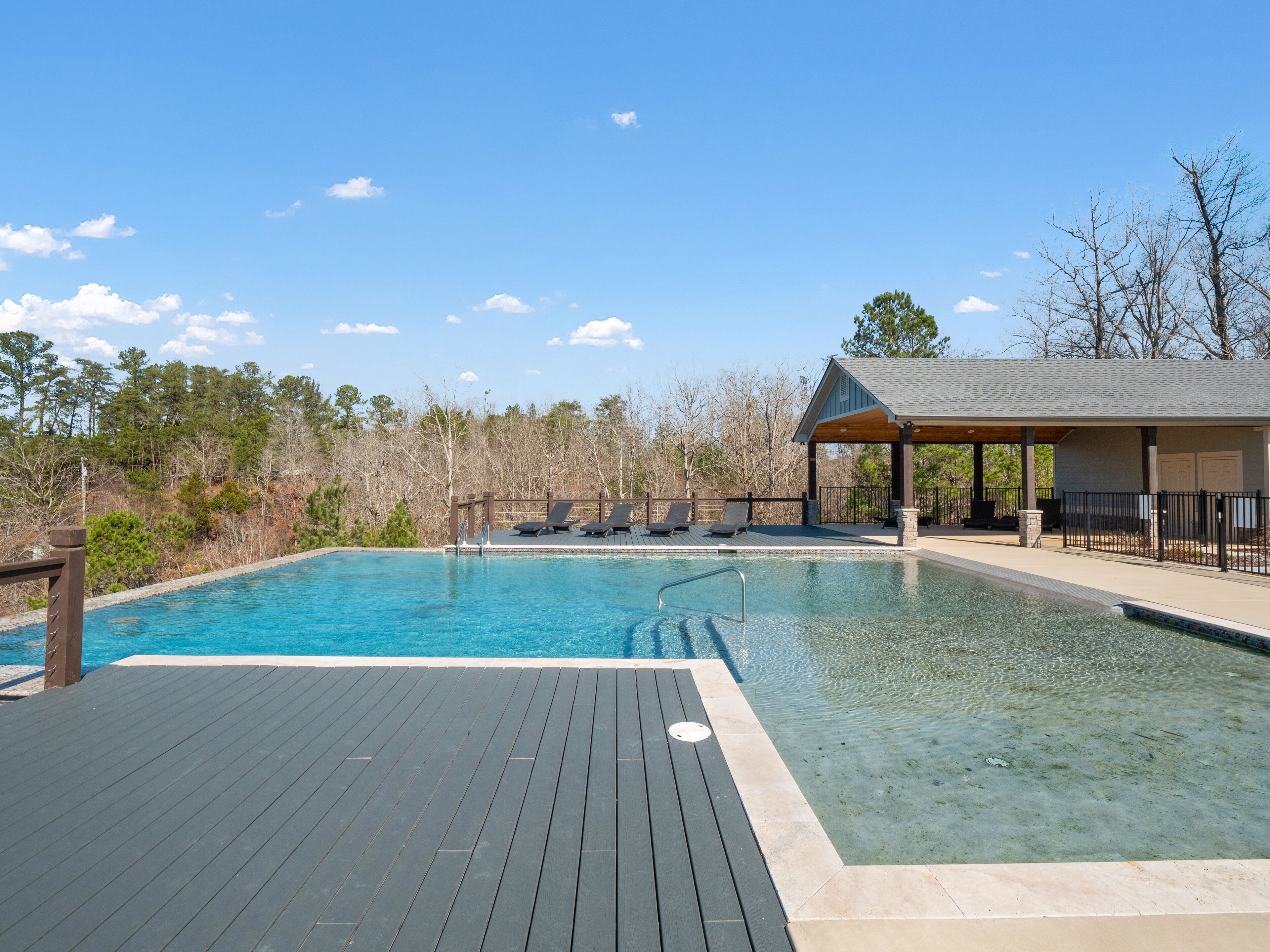 "MALLARD POINT 100" -  Luxury condo- conveniently located!