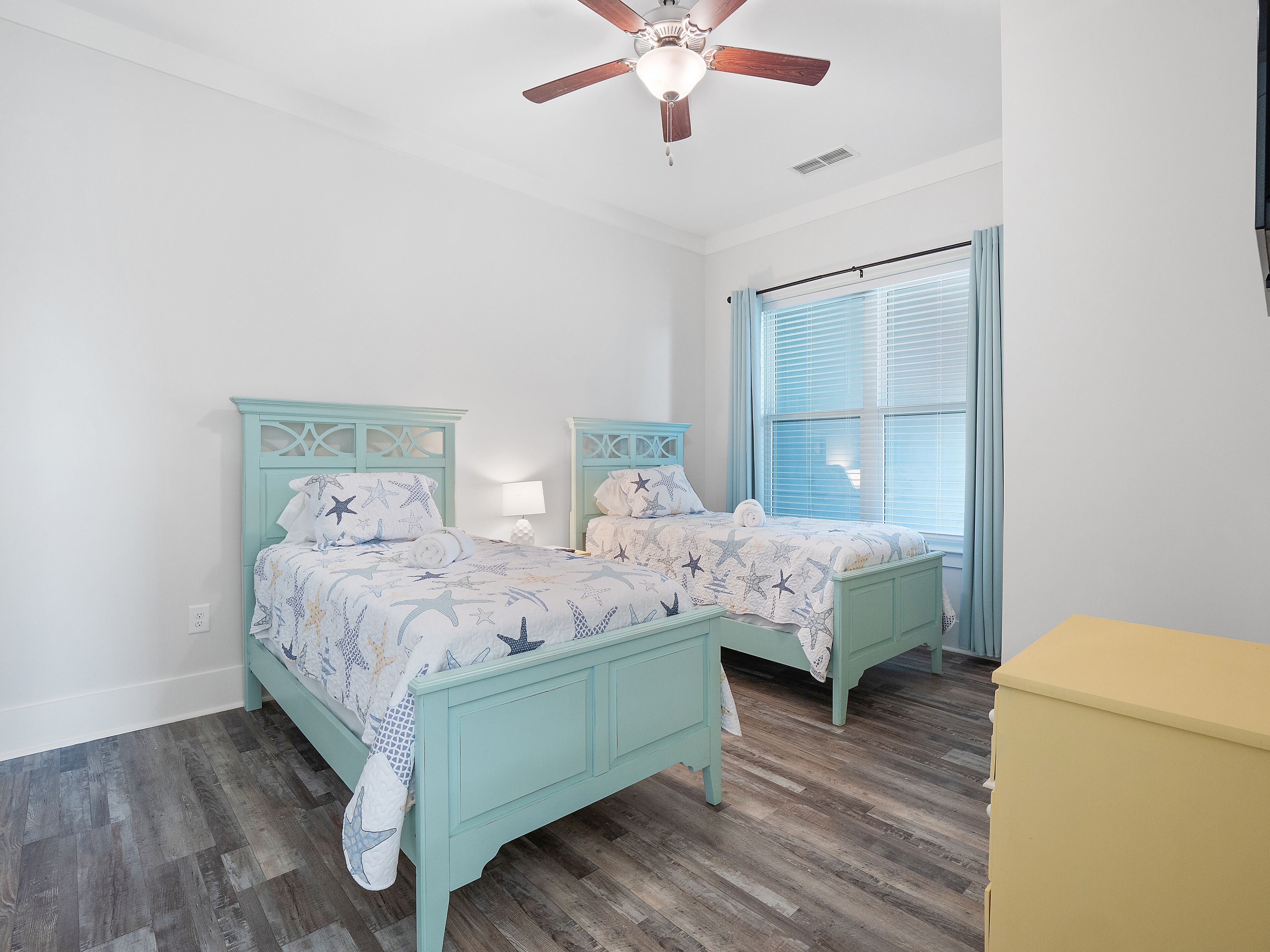 "MALLARD POINT 100" -  Luxury condo- conveniently located!