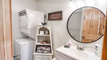 أحواض استحمام، مجففات شعر، مناشف، صابون