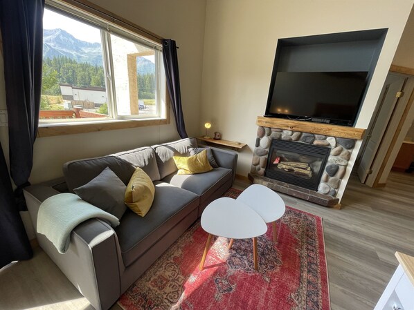 Smart TV, fireplace - 5 Min. Drive to the Resort and Fernie (Fernie)