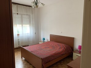 2 Schlafzimmer, Schreibtisch, kostenloses WLAN, Bettwäsche