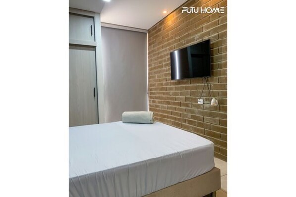 1 habitación, escritorio, tabla de planchar con plancha y wifi gratis 