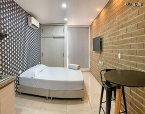 1 habitación, escritorio, tabla de planchar con plancha y wifi gratis 