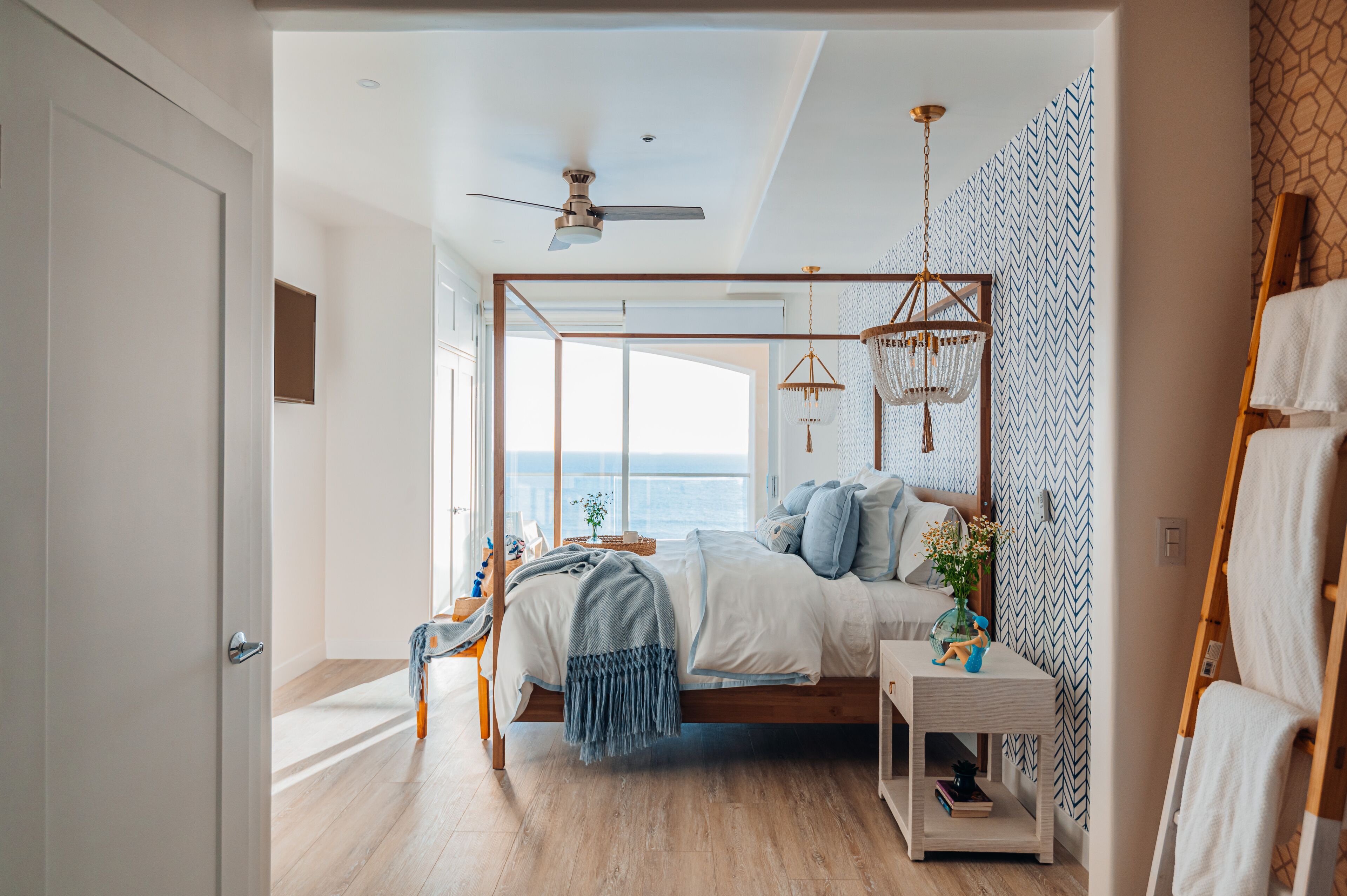 Beachfront Luxury Condo, 3 Bedroom, Balcony, Beach access