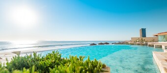 Beachfront Luxury Condo, 3 Bedroom, Balcony, Beach access