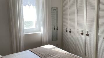 2 Schlafzimmer, Reisekinderbett, WLAN, BettwÀsche