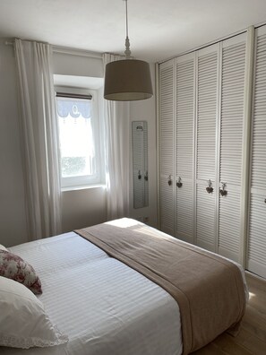 2 Schlafzimmer, Reisekinderbett, WLAN, Bettwäsche