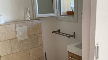 Dusche, Haartrockner, HandtĂŒcher