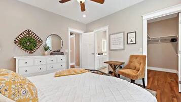 3 bedrooms, desk, iron/ironing board, free WiFi