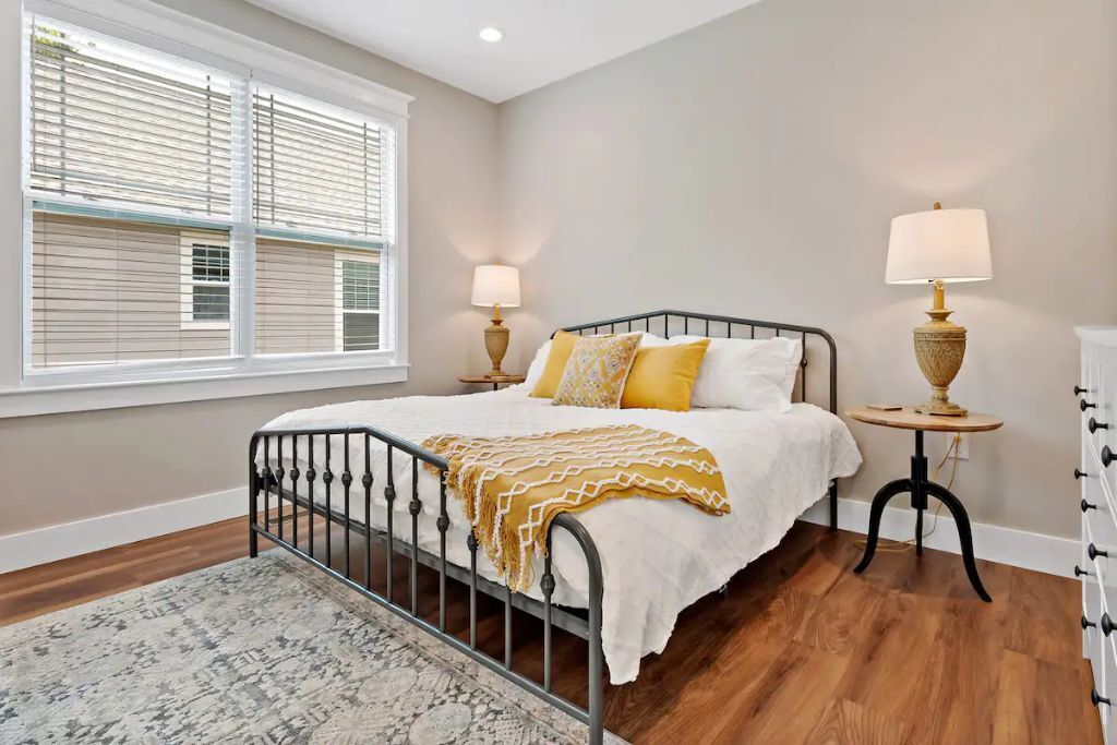 New Home in Town - Perfect for Family & Friends!