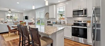 New 3BR Single-Level Home / Chef’s Kitchen / Firepit / Sleeps 7