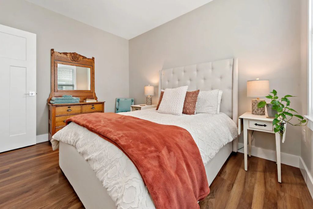 New Home in Town - Perfect for Family & Friends!