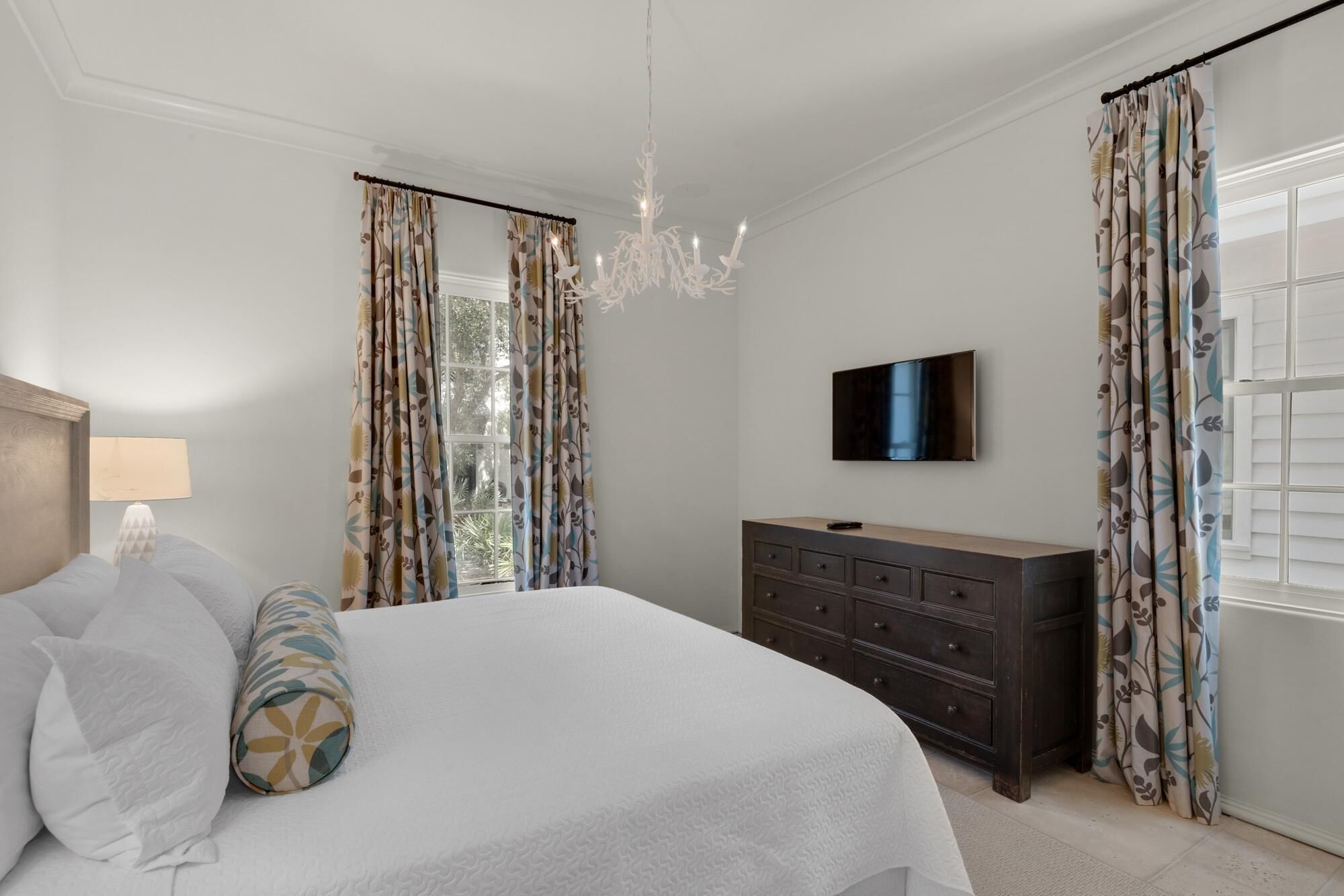 NEWLEY LISTED!!Spectacular Getaway Retreat-Sophisticated Charm-5 Bedrooms-Bikes