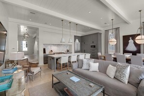 Smart TV - PRIVATE BEACH ACCESS-Private Pool-Spectacular Getaway Retreat-5 Bedrooms-Bikes (Rosemary Beach)