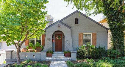 One Block from Belmont Guest Suite-2 BR-Sleeps 6