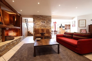 TV, fireplace