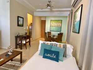 2 chambres, bureau, fer et planche à repasser, accès au Wi-Fi (inclus)