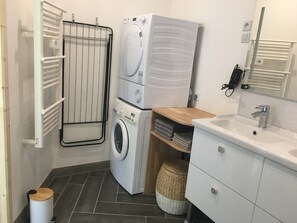 Laundry - Gite DU Chene - Ledeuix (LEDEUIX)