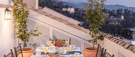 تناول الطعام بالخارج