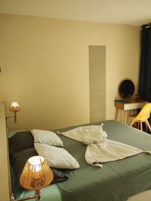 1 bedroom, iron/ironing board, travel cot, free WiFi