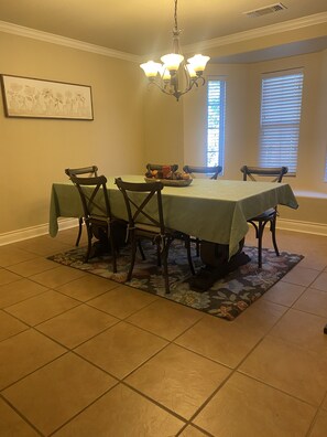 Dining - Family Friendly Cul-de-sac (Amarillo)