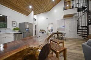 Interior - Fleur de Lake- 2 King Bedrooms w/ Loft & Hot Tub- Minutes from State Park (Broken Bow)