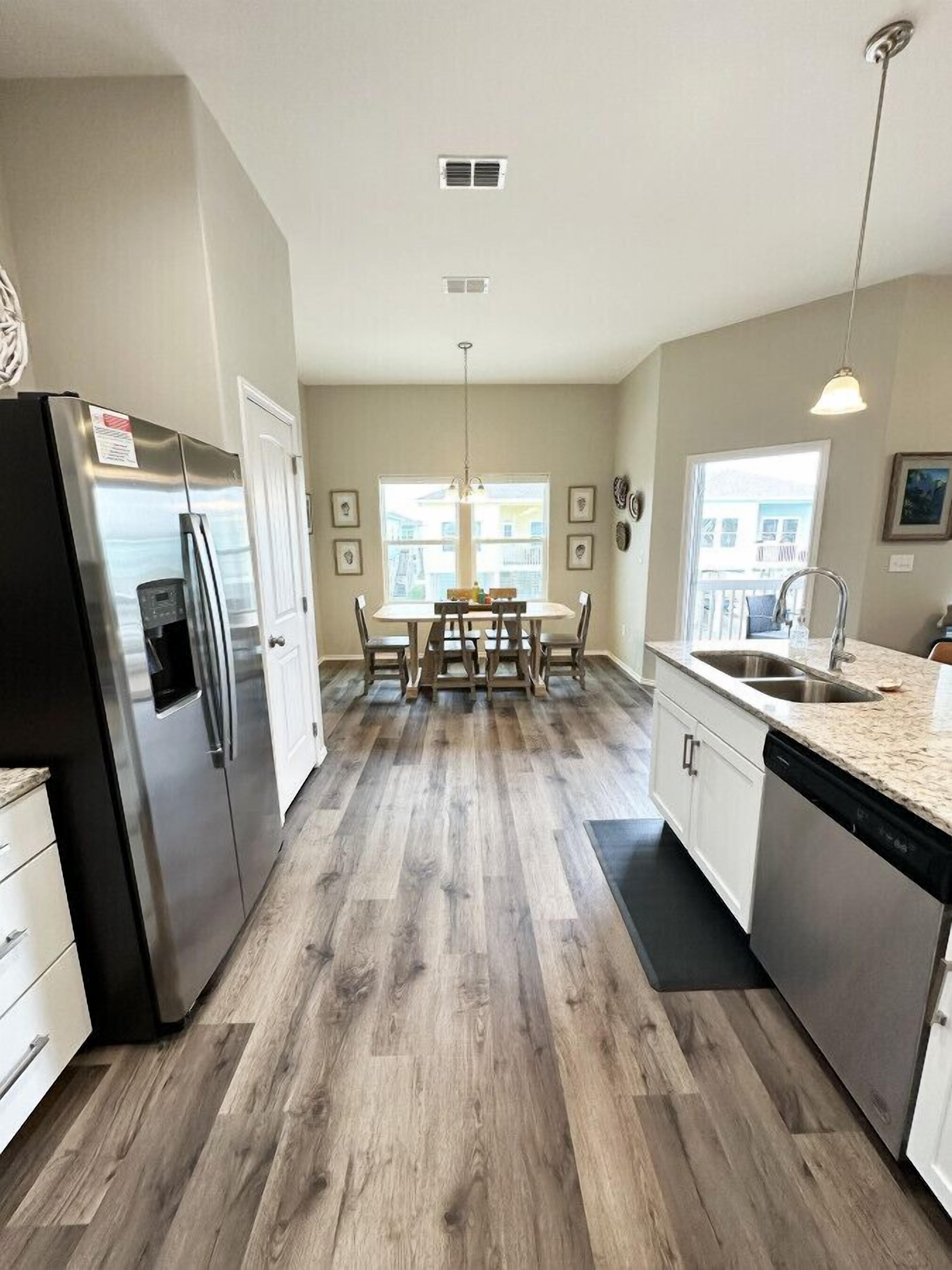 ثلاجة، ميكروويف، فرن، موقد طهي مسطح