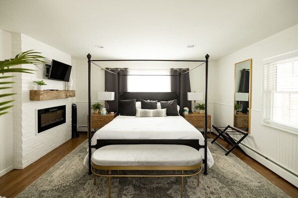 1 bedroom, desk, iron/ironing board, travel cot