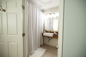 Hair dryer - Clark Suite - Millpond Inn (Clarkston)