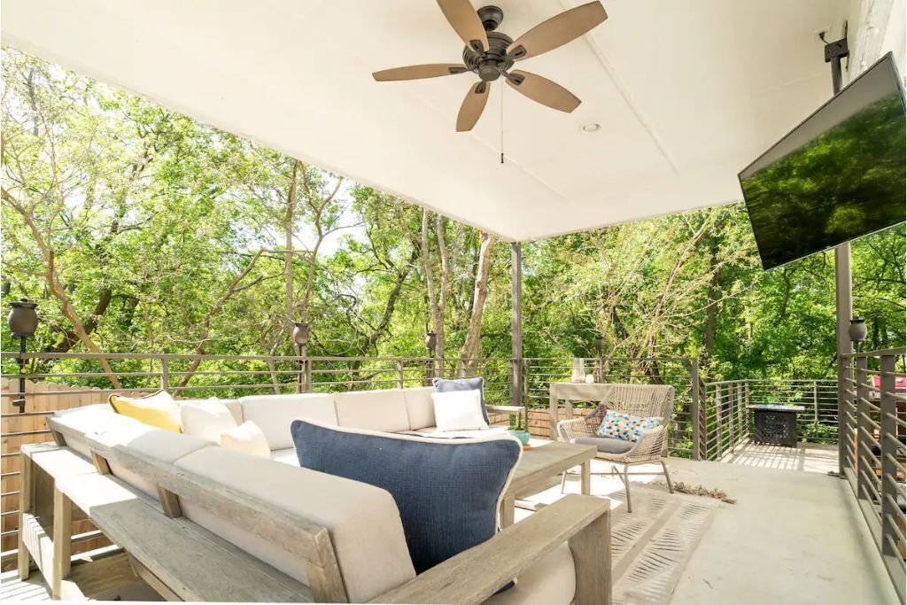 Secluded Treehouse w/Heated Patio over Creek (WFH)