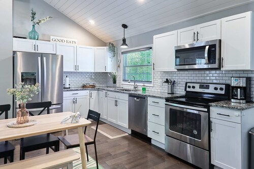 Private Countryside Home near Lake Lure:Play Set-FirePit-Grill-Large yard!