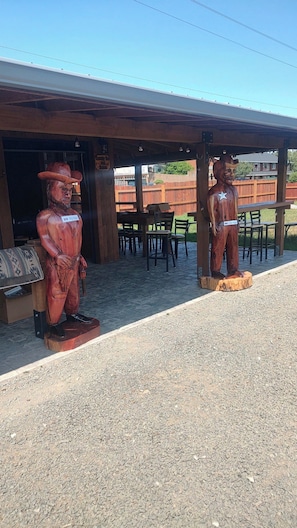 Alfresco dining - The Fireside Inn (Long Beach)