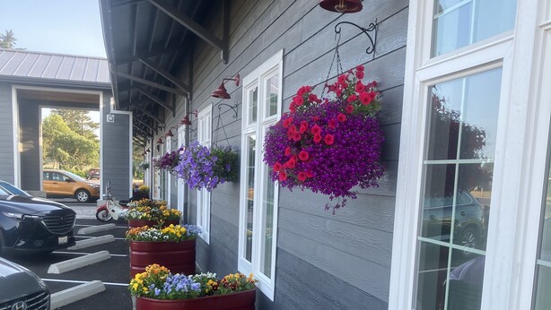A building with large windows and hanging flower baskets. - The Fireside Inn (Long Beach)