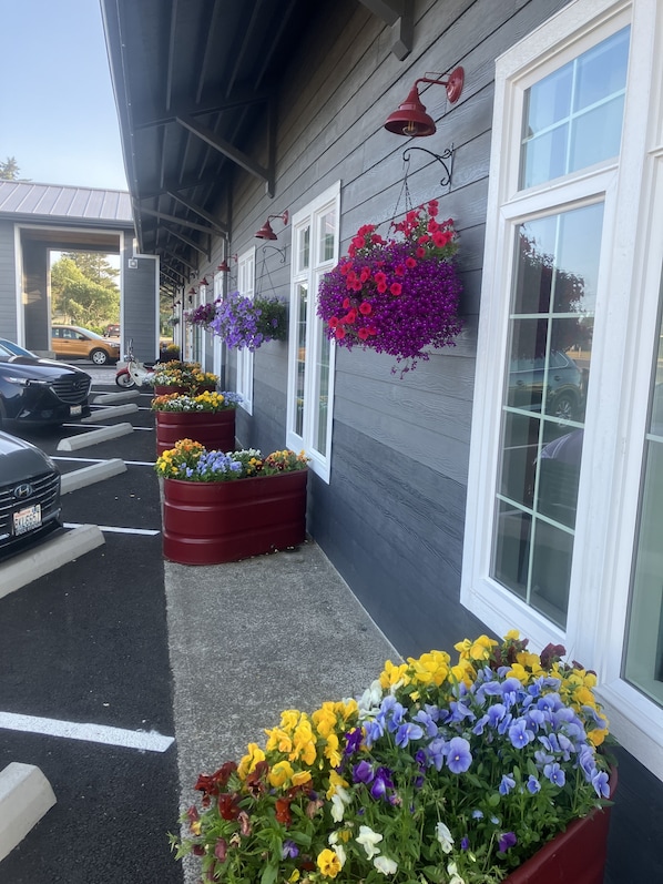 Exterior - The Fireside Inn (Long Beach)