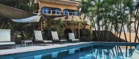 Outdoor pool, a heated pool