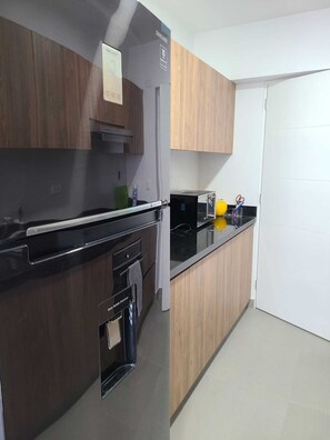 Microonde, forno, macchina per tè/caffè, bollitore elettrico