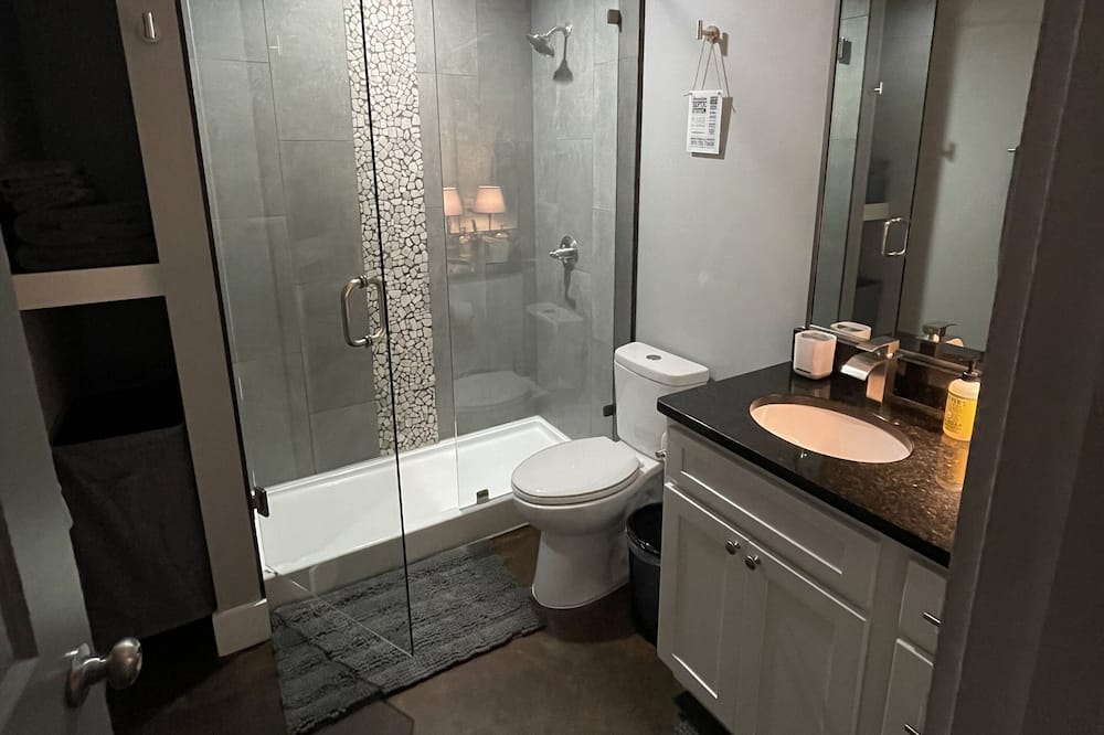 Brand new construction Villa with high end modern amenities!