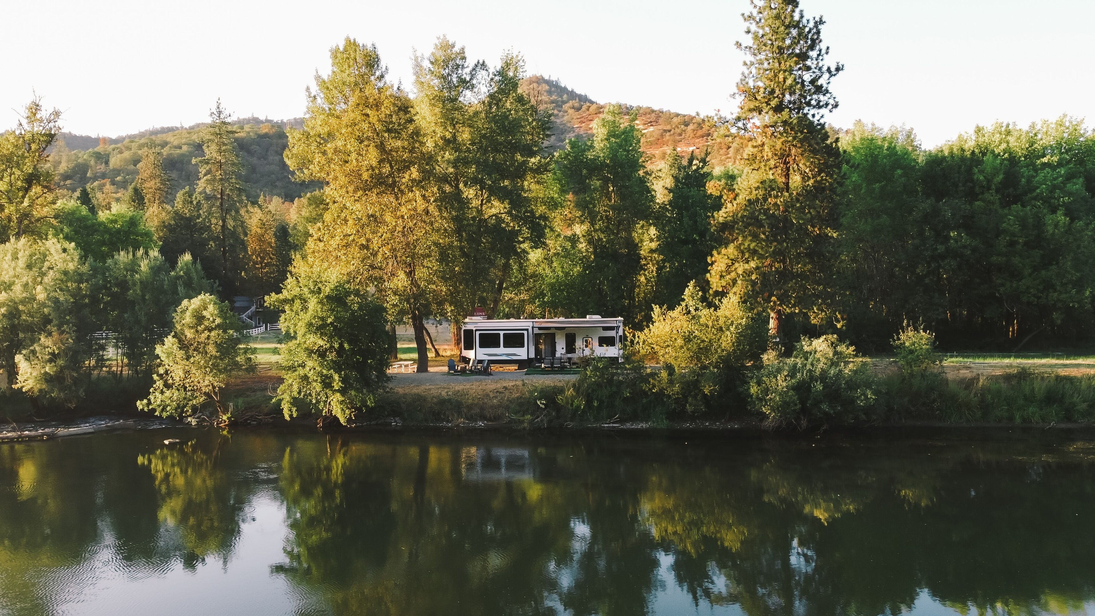 Luxury RV: No Chores! Rogue River, Private Dock