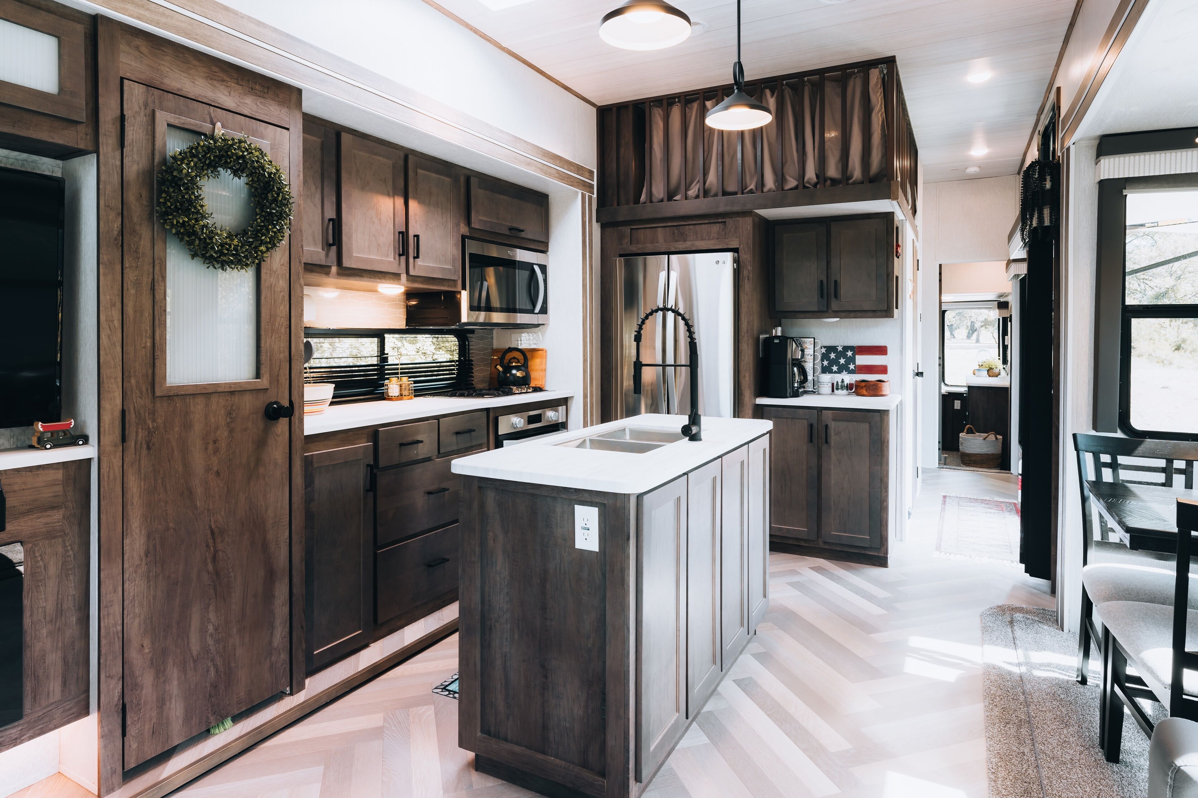 Luxury RV: No Chores! Rogue River, Private Dock