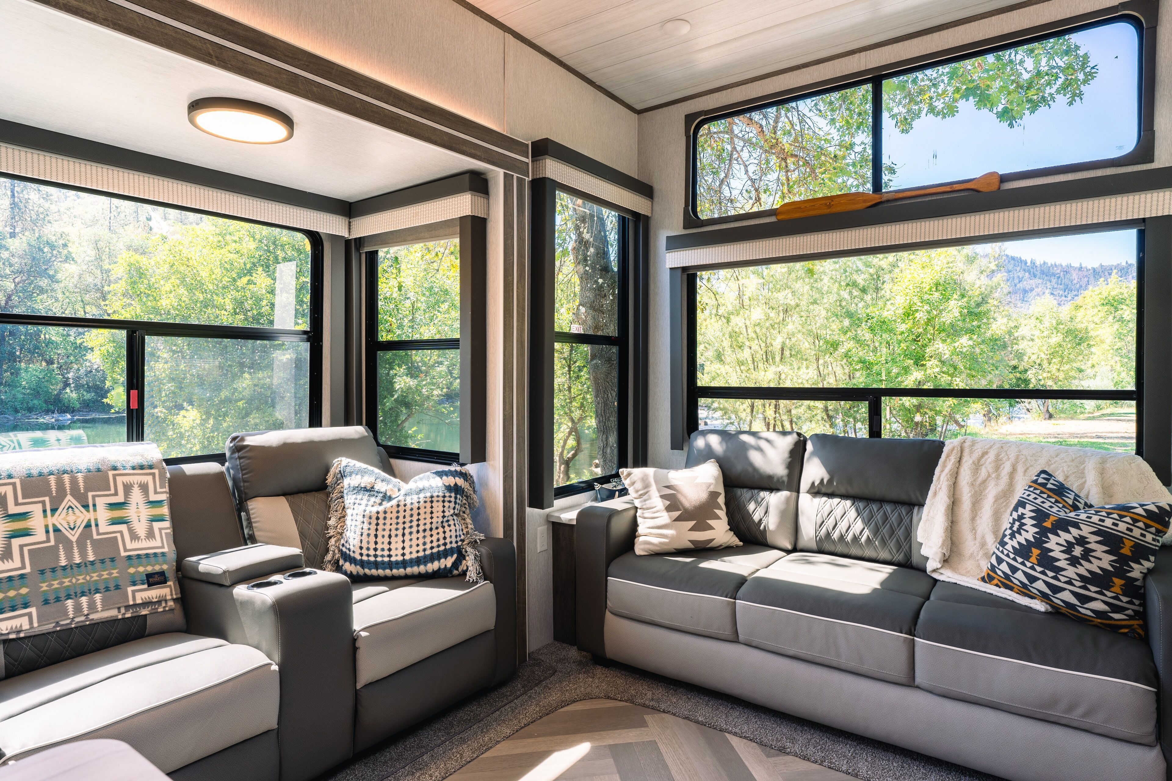 Luxury RV: No Chores! Rogue River, Private Dock