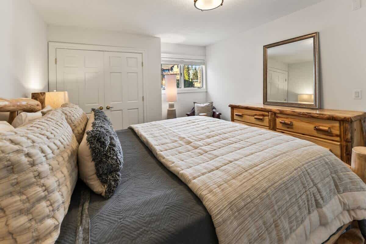 5 bedrooms, WiFi, bed sheets
