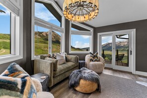 Interior - Above It All (Crested Butte)