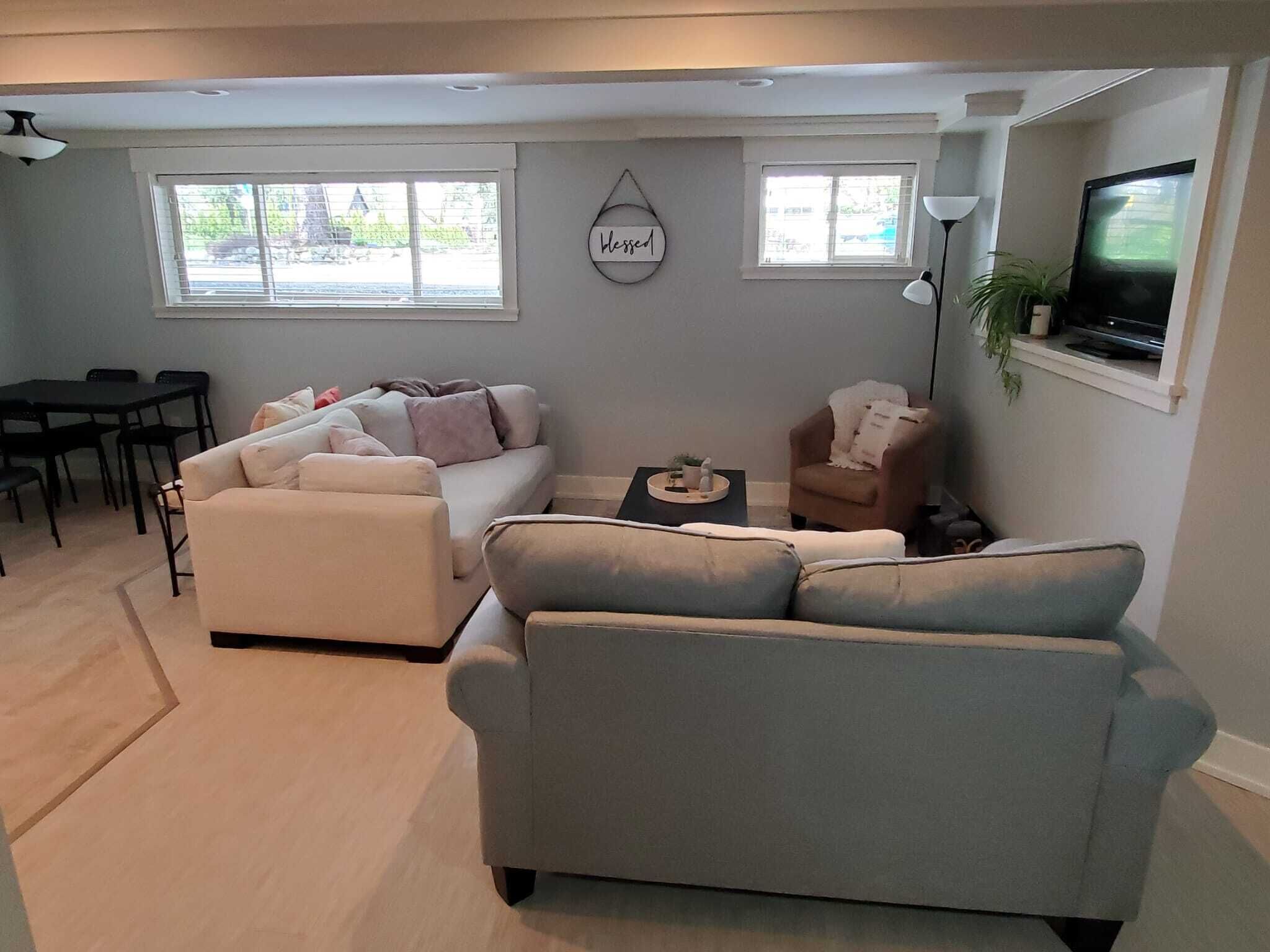 Cozy & Bright 3 Bedroom, 2 Bath Basement Suite