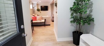 Cozy & Bright 3 Bedroom, 2 Bath Basement Suite